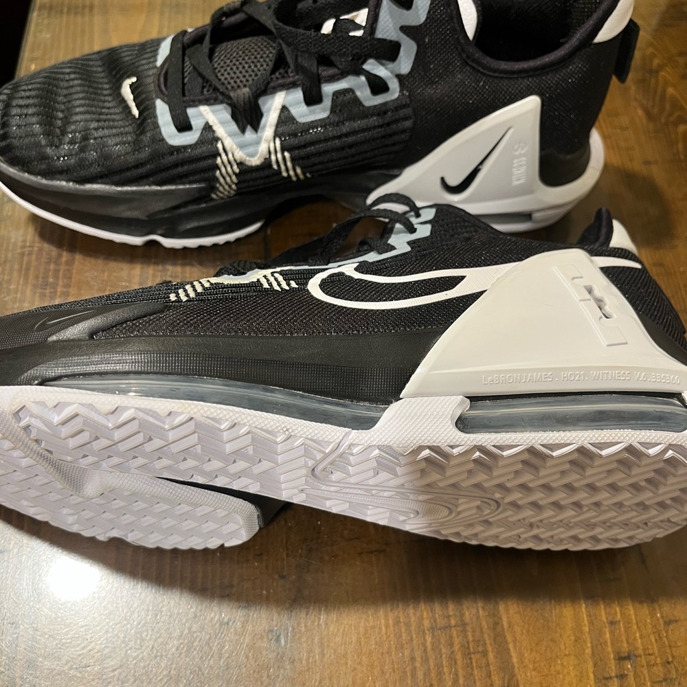 Nike Men’s LeBron Shoes - Picture 4 of 6